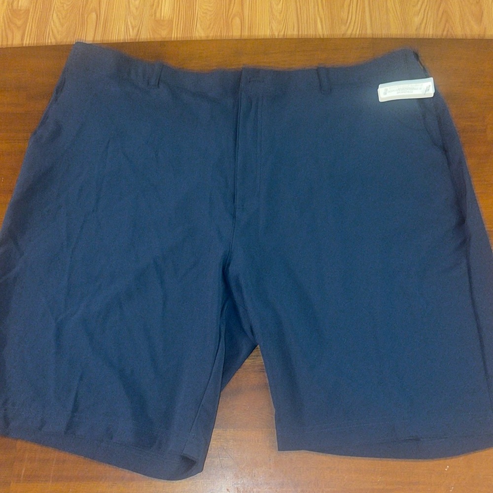 Ben Hogan Performance Stretch Active Flex Shorts. NWT. Size 46. Navy blue